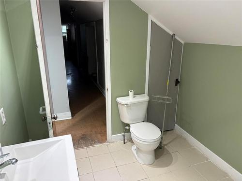 240 Lorne Avenue, Brandon, MB - Indoor Photo Showing Bathroom