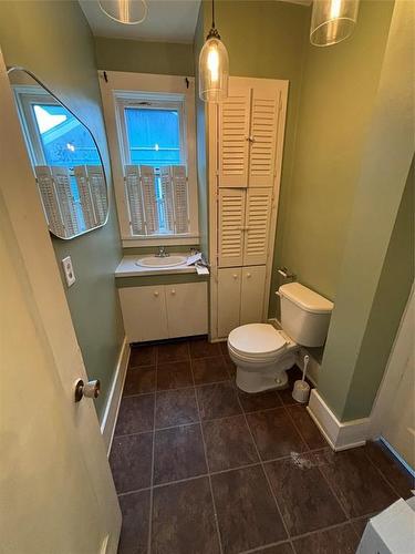 240 Lorne Avenue, Brandon, MB - Indoor Photo Showing Bathroom