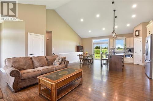 4172 Bisseltown Road, Brockville, ON - Indoor Photo Showing Living Room