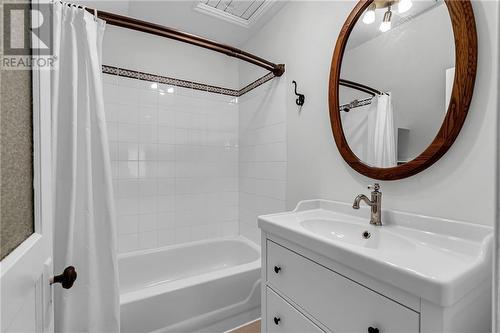 526 Amelia Street, Cornwall, ON - Indoor Photo Showing Bathroom