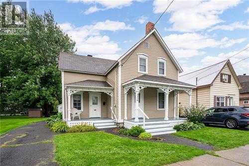 526 Amelia Street, Cornwall (717 - Cornwall), ON - Outdoor With Deck Patio Veranda With Facade