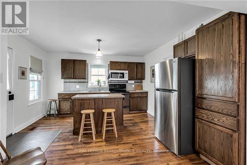 526 Amelia Street, Cornwall (717 - Cornwall), ON - Indoor Photo Showing Kitchen