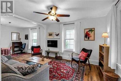 526 Amelia Street, Cornwall, ON - Indoor Photo Showing Living Room