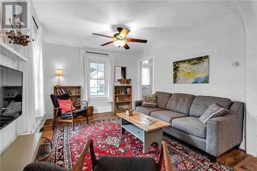 526 Amelia Street, Cornwall, ON - Indoor Photo Showing Living Room