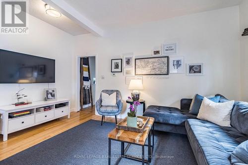 45 Sixth Street, Toronto (New Toronto), ON - Indoor Photo Showing Living Room