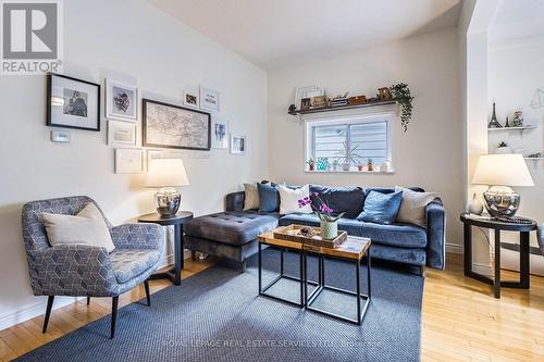 45 Sixth Street, Toronto (New Toronto), ON - Indoor Photo Showing Living Room