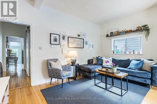 45 Sixth Street, Toronto (New Toronto), ON - Indoor Photo Showing Living Room