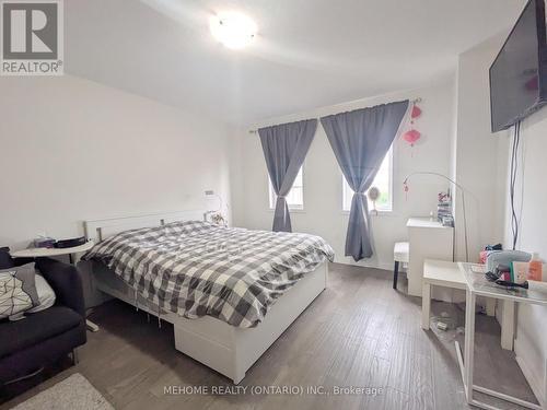 38 Sherway Street, Hamilton, ON - Indoor Photo Showing Bedroom