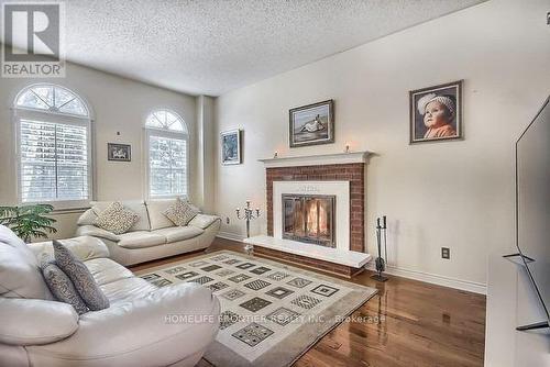 447 Mill Street, Richmond Hill (Mill Pond), ON - Indoor Photo Showing Living Room With Fireplace