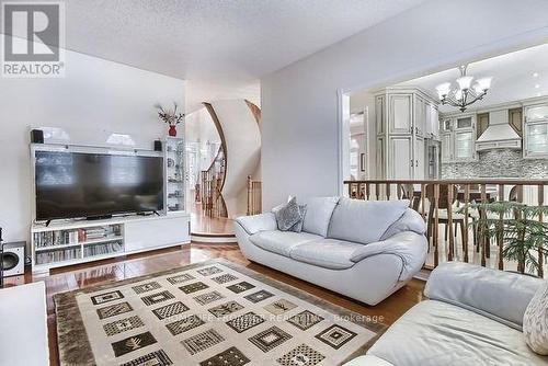 447 Mill Street, Richmond Hill (Mill Pond), ON - Indoor Photo Showing Living Room