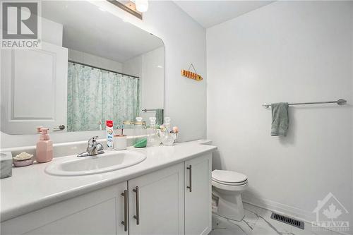 Full Bath on 2nd Floor - 42 Mona Mcbride Drive, Arnprior, ON - Indoor Photo Showing Bathroom