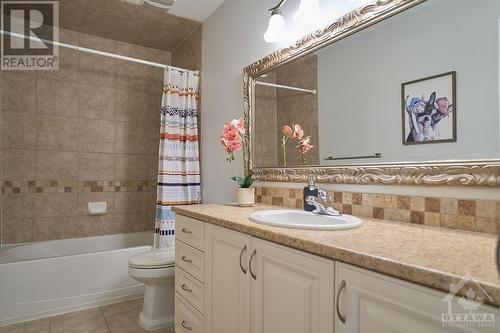 2nd floor- full family bath - 1030 Goward Drive, Kanata, ON - Indoor Photo Showing Bathroom