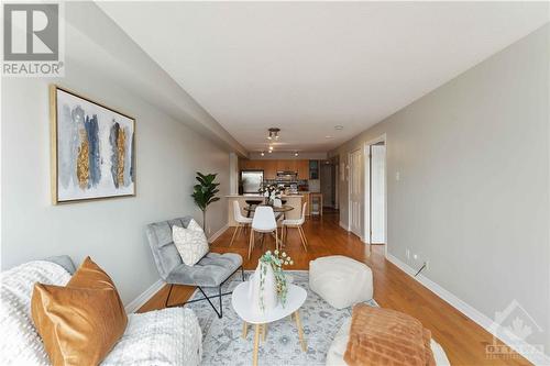 429 Somerset Street W Unit#510, Ottawa, ON - Indoor Photo Showing Living Room