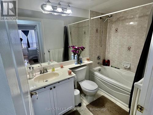 1323 - 15 Northtown Way W, Toronto (Willowdale East), ON - Indoor Photo Showing Bathroom