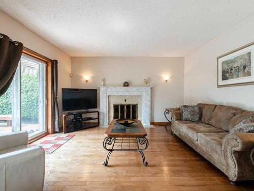 Salle familiale - 69 Rue Du Chambertin, Kirkland, QC - Indoor Photo Showing Living Room With Fireplace