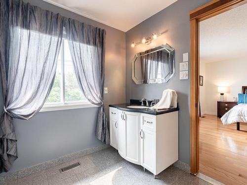 Salle de bains attenante Ã  la CCP - 69 Rue Du Chambertin, Kirkland, QC - Indoor Photo Showing Laundry Room