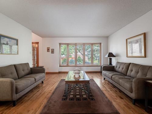 Salon - 69 Rue Du Chambertin, Kirkland, QC - Indoor Photo Showing Living Room