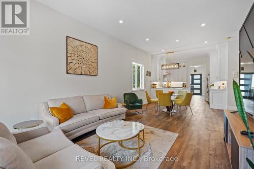 376 Concession 3 Road, Niagara-On-The-Lake, ON - Indoor Photo Showing Living Room