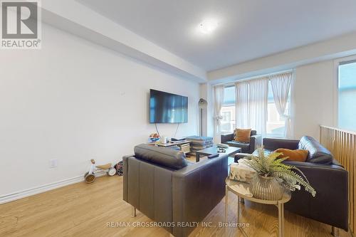 788 Kootenay Path, Oshawa (Donevan), ON - Indoor Photo Showing Living Room