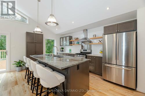 4133 Concession 12 Sunnidale Road, Clearview (Stayner), ON - Indoor Photo Showing Kitchen With Upgraded Kitchen