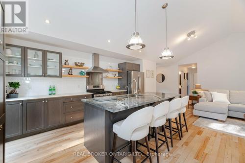 4133 Concession 12 Sunnidale Road, Clearview (Stayner), ON - Indoor Photo Showing Kitchen With Upgraded Kitchen