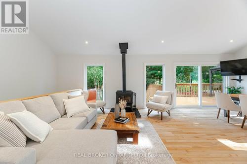 4133 Concession 12 Sunnidale Road, Clearview (Stayner), ON - Indoor Photo Showing Living Room