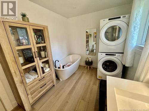 554 St. Paul Street, Bathurst, NB - Indoor Photo Showing Laundry Room