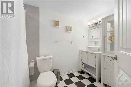 1310 Lacroix Road, Hammond, ON - Indoor Photo Showing Bathroom