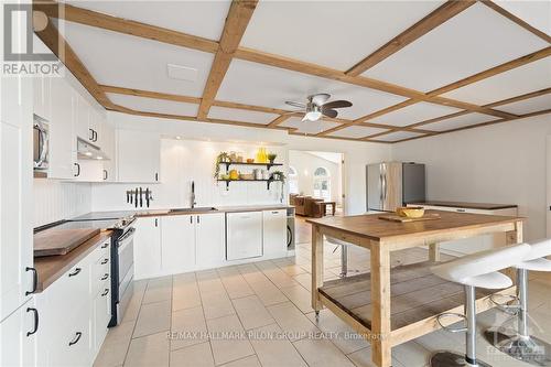 1310 Lacroix Road, Clarence-Rockland, ON - Indoor Photo Showing Kitchen