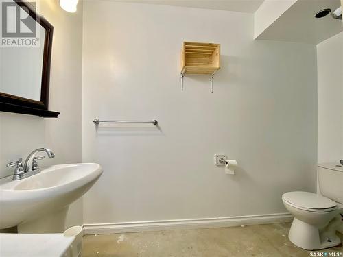 A 422 St Mary Street, Esterhazy, SK - Indoor Photo Showing Bathroom