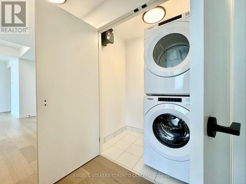 903 - 123 Portland Street, Toronto (Waterfront Communities), ON - Indoor Photo Showing Laundry Room