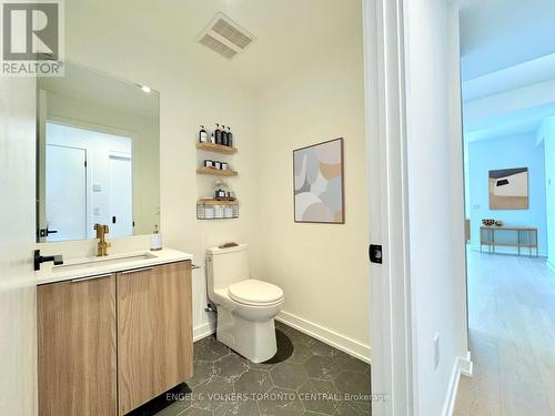 903 - 123 Portland Street, Toronto (Waterfront Communities), ON - Indoor Photo Showing Laundry Room