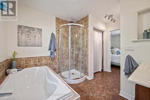 5 Burk Court, Clarington (Bowmanville), ON - Indoor Photo Showing Bathroom