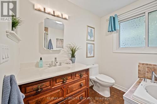 5 Burk Court, Clarington (Bowmanville), ON - Indoor Photo Showing Bathroom