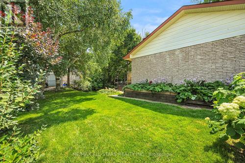 5 Burk Court, Clarington (Bowmanville), ON - Outdoor