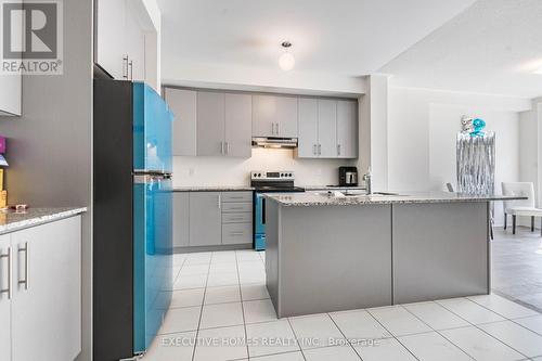 41 Queenpost Drive, Brampton (Credit Valley), ON - Indoor Photo Showing Kitchen With Upgraded Kitchen