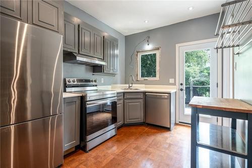 Kitchen - 46 Rosslyn Avenue N, Hamilton, ON - Indoor Photo Showing Kitchen