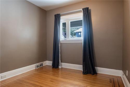 Bedroom (front) - 46 Rosslyn Avenue N, Hamilton, ON - Indoor Photo Showing Other Room