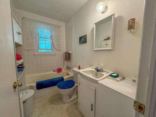 Bathroom - 1164 Ch. Kilmar, Grenville-Sur-La-Rouge, QC - Indoor Photo Showing Bathroom