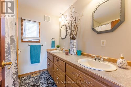 152A Paradise Landing Road, Hastings Highlands, ON - Indoor Photo Showing Bathroom