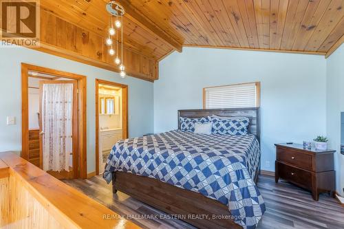 152A Paradise Landing Road, Hastings Highlands, ON - Indoor Photo Showing Bedroom