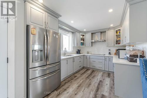 8830 Heritage Road, Brampton, ON - Indoor Photo Showing Kitchen With Upgraded Kitchen