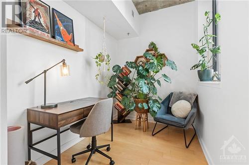 Den staged as an office. - 340 Mcleod Street Unit#739, Ottawa, ON - Indoor