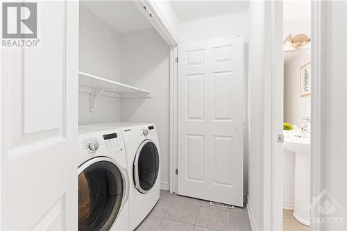 826 Clearbrook Drive, Ottawa, ON - Indoor Photo Showing Laundry Room