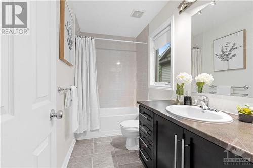 826 Clearbrook Drive, Ottawa, ON - Indoor Photo Showing Bathroom