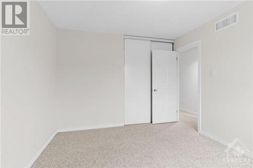 826 Clearbrook Drive, Ottawa, ON - Indoor Photo Showing Other Room