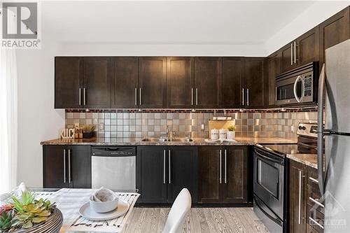 826 Clearbrook Drive, Ottawa, ON - Indoor Photo Showing Kitchen With Stainless Steel Kitchen With Double Sink With Upgraded Kitchen