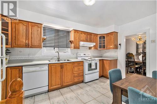 7 Lyall Street, Ottawa, ON - Indoor Photo Showing Kitchen With Double Sink