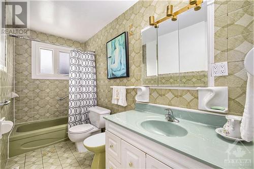 7 Lyall Street, Ottawa, ON - Indoor Photo Showing Bathroom