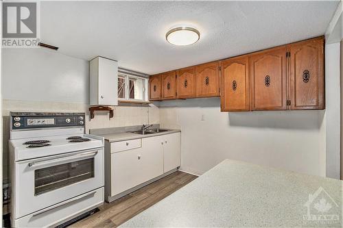 7 Lyall Street, Ottawa, ON - Indoor Photo Showing Kitchen